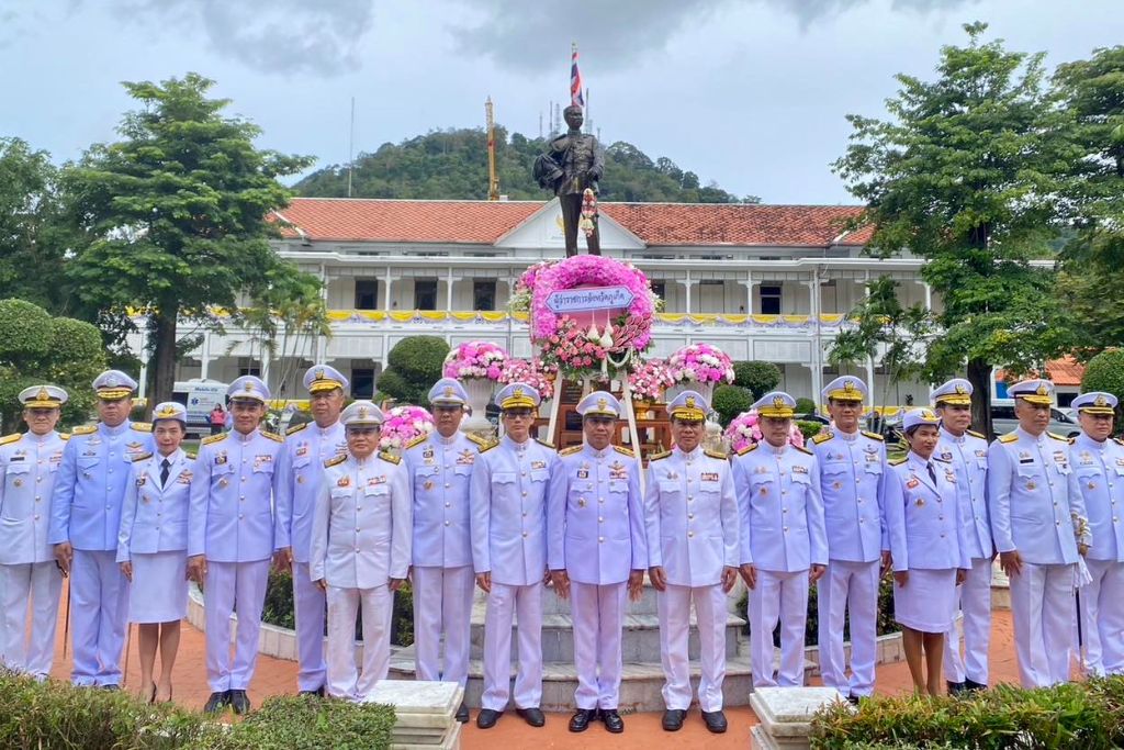 ศรชล.ภาค 3 ร่วมพิธีสักการะ พระบรมราชานุสาวรีย์ พระบาทสมเด็จพระเจจอมเกล้าเจ้าอยู่หัว